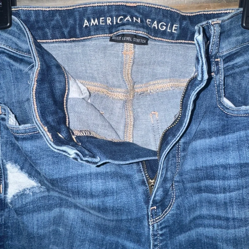 American Eagle- women’s- size 8- skinny jeans- high waisted - Picture 4 of 5